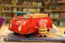 Toy and book kit (Peppa Pig)