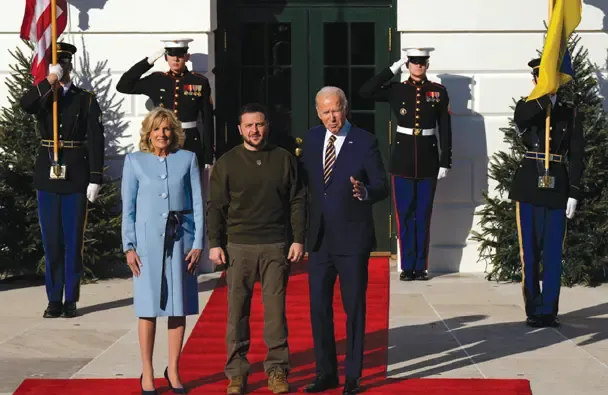 Joseph and Jill Biden standing with Volodymyr Zelenskyy between them.